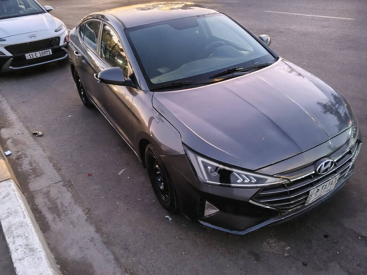 السلام عليكم النترا 2019 وارد امريكي حادثه موضح بالصوره السياره مقفوله كفاله عامه جير ومحرك مقفولات السعر 130 وبيها مجال غير متواجد على الفيس رقم الهاتف ***********
