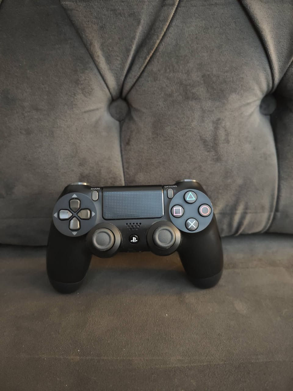 بلي 4 برو / ps4 pro مستخدم شهر مع الجويستك الاصلية مع قرصين gta 5 و رينبو 6 نظام 13.4
مكاني بغداد ناحية الرشيد واتساب *********** موجود توصيل 

السعر 325 الف
و موجود بداخل الجهاز العاب محملة بس تشترك بلس كبل تلعب 
مثل / ghost of Tsushima 
Spider man 
The last of us part 2 
God of war Ragnarok
