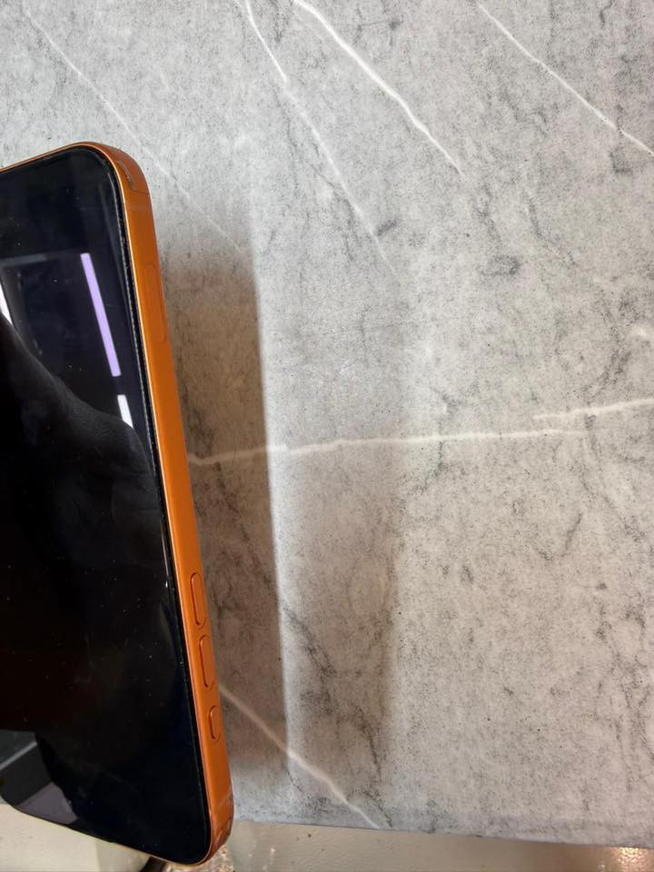 آيفون برو ماكس 17   جديد تحت الضمان  عدد دورات الشحن١٩  السعر 1800 عنوان بغداد  للتواصل ***********
