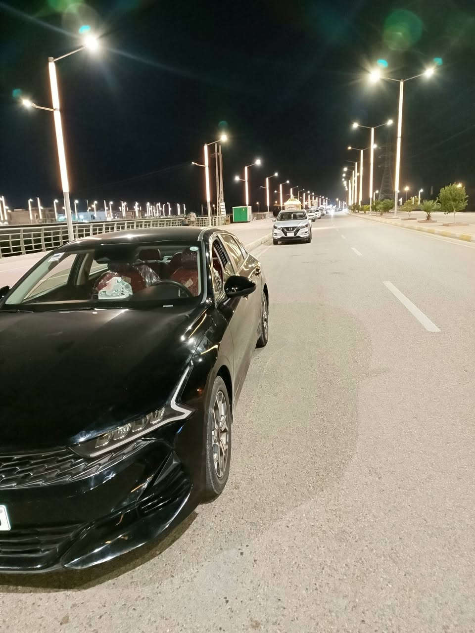 سلام عليكم للبيع كي فايف موديل 21 حادث مثل ماموضح بل صور السعر 135 وبي مجال مكان الانبار رمادي سياره بسمي هزه وفحص وسنويه جديد ***********
