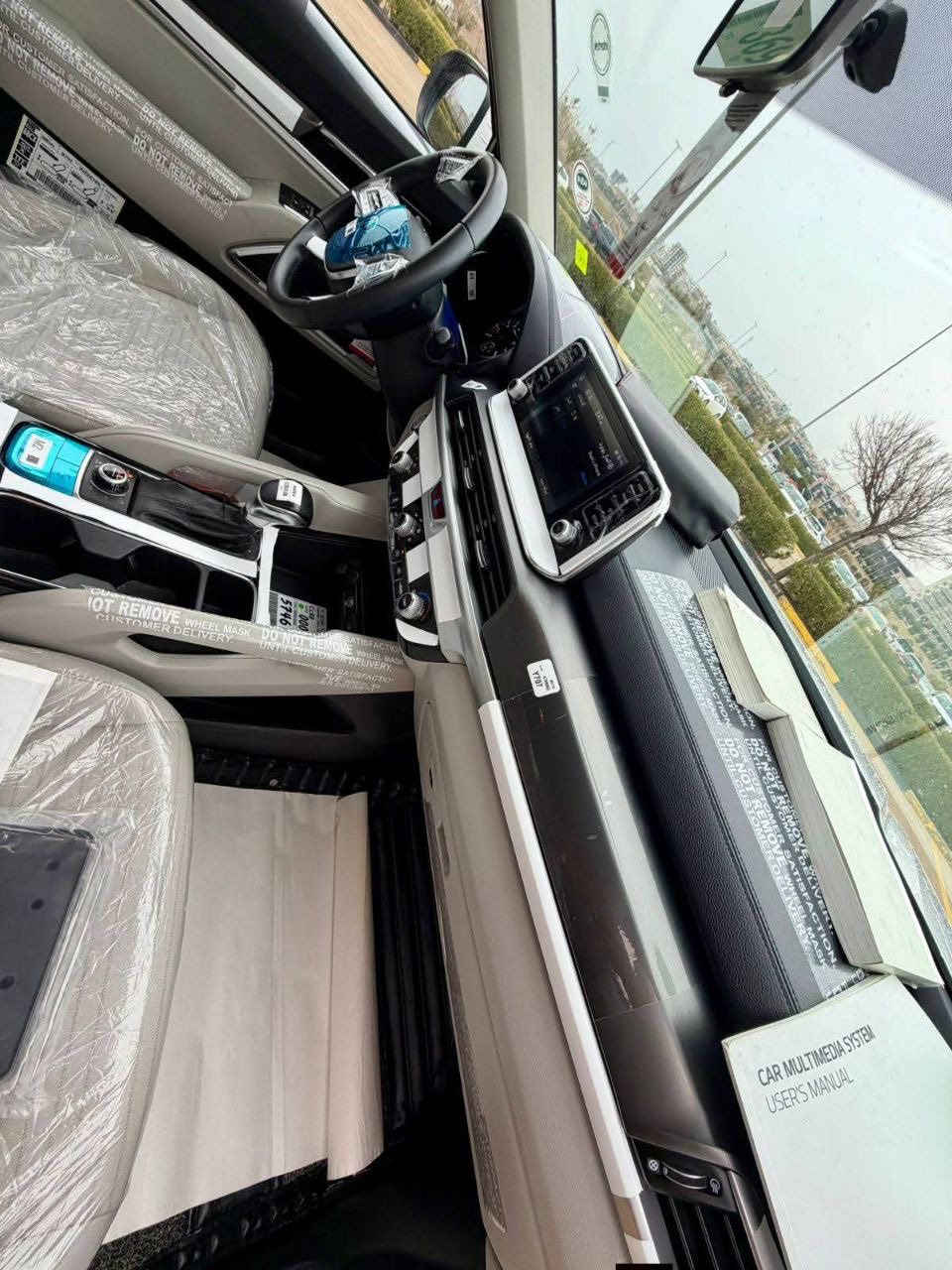 السلام عليكم 
كيا تولرايد موديل 20 جديدة اخت الزيرو ماشية 48 الف السعر 275 $  موجودة بغداد جان رقمها القديم سليمانية حالياً لوحات جديدة الدولي نفاذ السنوية لحد 2032 كيا تورلاريد 2020 ضمان_شركة_البخبت 
بعدها_بحالة_الشركة كير_مكينة_حدادية_صبغ_كلها_كفالة_
المواصفات•سعة المحرك 3800__V6•عدد AIR BAG 12
••تشغيل عن بعد • 7راكب +مخارج USB 
كامرة داخليه • تبريد 3 قطع •لحياية بلادية •دبل اكسل 4X4
 حساسات أمامية •لايت زينون + LED•كشاف •حساسات خلفية
 ويل كب 20 حجم •مفتاح التشغيل بصمة •شاشة •كاميرا دوارة 
ثلاجة •رادار • نظام صوت +دمام •الانارة الداخلية LED•
مريات قلابة •مثبت السرعة Cruise •حساسات ضغط اطارات
المودات والأوامر الصوتية•قطعتين تبريد• ‏ Bluetooth / USB
 أوضاع القيادة  Drive Mode ••ABS شاحن هاتف Wireless    
‏ Auto Hold •نظام مانع الانزلاق•نظام مانع الانزلاق•
 اشارة في المرايا الجانبية قابلة للطي كهرباء

🛑
  
غراض_شركة_كتلوك_اطافىة_سبير_عده_كلها_موجوده
بصمة + دفتر_ضمان_وسيرفز_كلها_بشركة
***********
