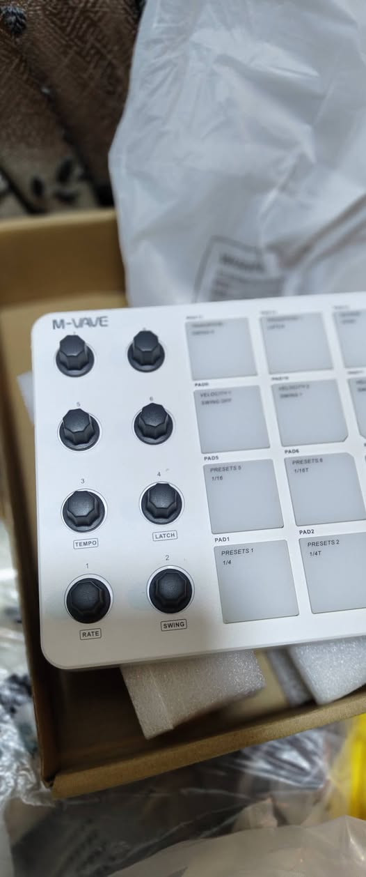 🚨 فرصة للمنتجين والـ DJs 🚨
للبيع ميدي كنترولر 16 Pad احترافي 🎹🔥

✨ حساس جداً وسريع بالاستجابة

✨ مناسب للـ FL Studio و Ableton وكل برامج الإنتاج

✨ مثالي لصناعة الإيقاعات والبيتات

✨ نظيف جداً / حالة ممتازة

💵 السعر: 100 ألف دينار (قابل للتفاوض للجادين فقط)

📍 الموصل

📩 اللي مهتم يراسل خاص أو واتساب

***********

⚠️ الجهاز جديد وجاهز للشغل فوراً – لا يفوتك إذا تريد تطور ستوديوك 🎧🔥
