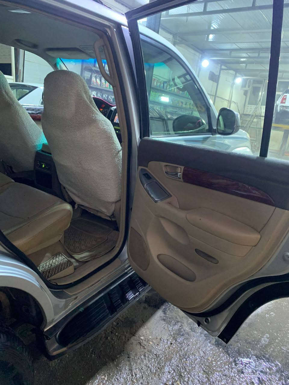 السلام عليكم
تيوتا ابرادو موديل 2009للبيع 
رقم سليمانيه بسمي سنويه 2030
سيارة مكفوله من صبغ او ضربه 
ماعده دعاميات مصبوغه 
كير محرك مكفول 
سيارة خليجي حجم المحرك 2700
فور ويل ماشيه 233حقيقي 
تخم تاير جديد حداديه جديدة 
تبريد مركزي سيارة خير من الله 
سعرها 175وبيها مجال 
ملاحظه صاحب سيارة ديالى بعقوبه 
***********
