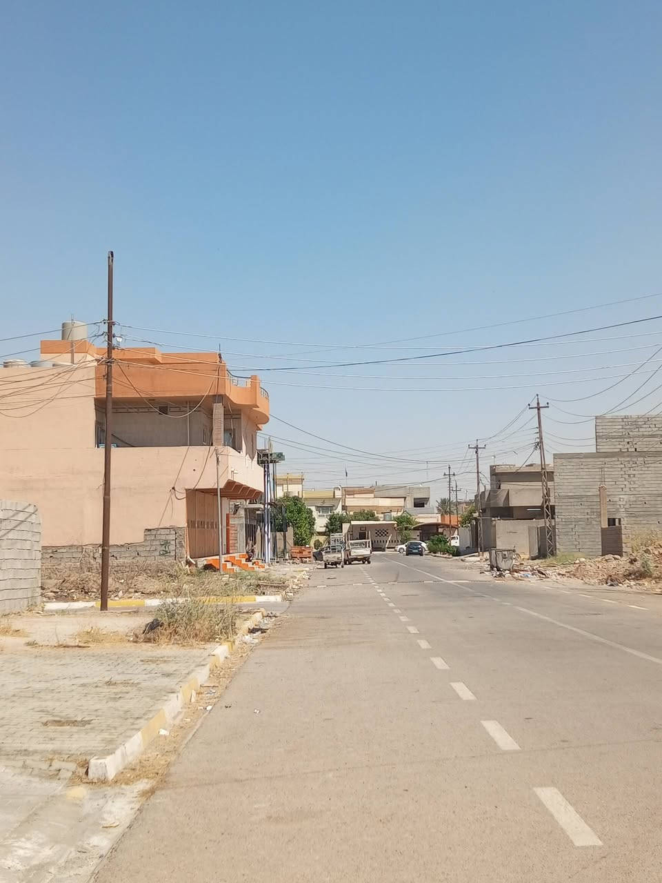 🛑 أعلان 

دار طابقين للبيع طابو ملك صرف 

🌍#الموقع شارع مهدي الجراح 

#المساحة 170 متر *فضله 100 
مساحه الكليه 275

#الواجهة 20 متر 

#للاستفسار اتصل ***********

أو مراجعة المكتب الكائن شارع العام بأتجاه بغداد مقابل حلويات علي الحمداني وصيدلية سما طوز 
مكتب السراج الذهبي للعقار 
ومن الله التوفيق 🏡
