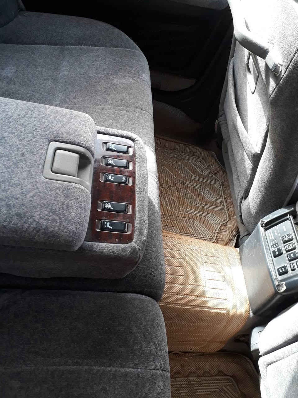 السلام عليكم
سياره راس الثور محور شركه غسق اماراتي رقم كركوك بسمي  مشروع وطني الناصريه سوك الشيوخ 
رقم التلفون ***********
السعر 83 وبيه مجال حق الجيه
