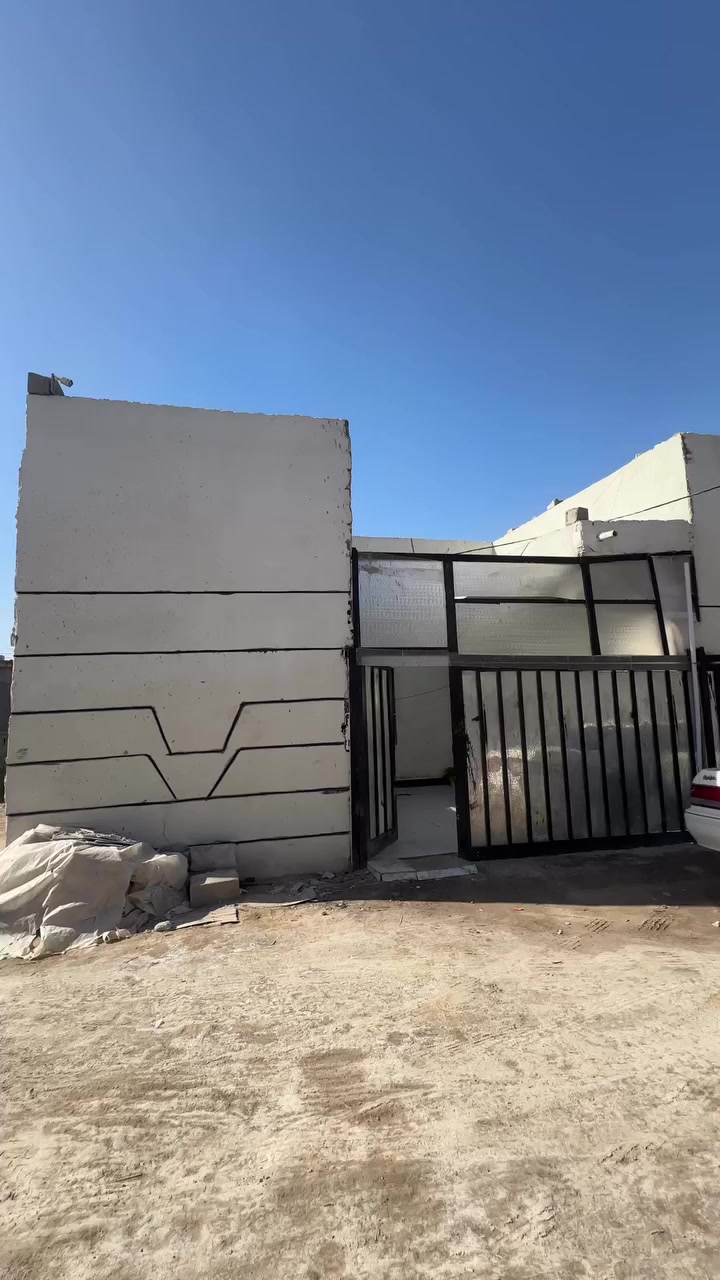 دار سكن البيع وقف سني أصولي المساحه 132 ونص متر
يحتوي ع استقبال مطبخ صاله غرف منام عدد٢ كراج صحيات داخليه و خارجيه 
السعر المطلوب 55 مليون وقابل للتفاوض 
العنوان البصرة ابي الخصيب طريق الوسطي خلف دائرة الكهرباء 
الاستفسار ***********
ســجاد المنصوري
