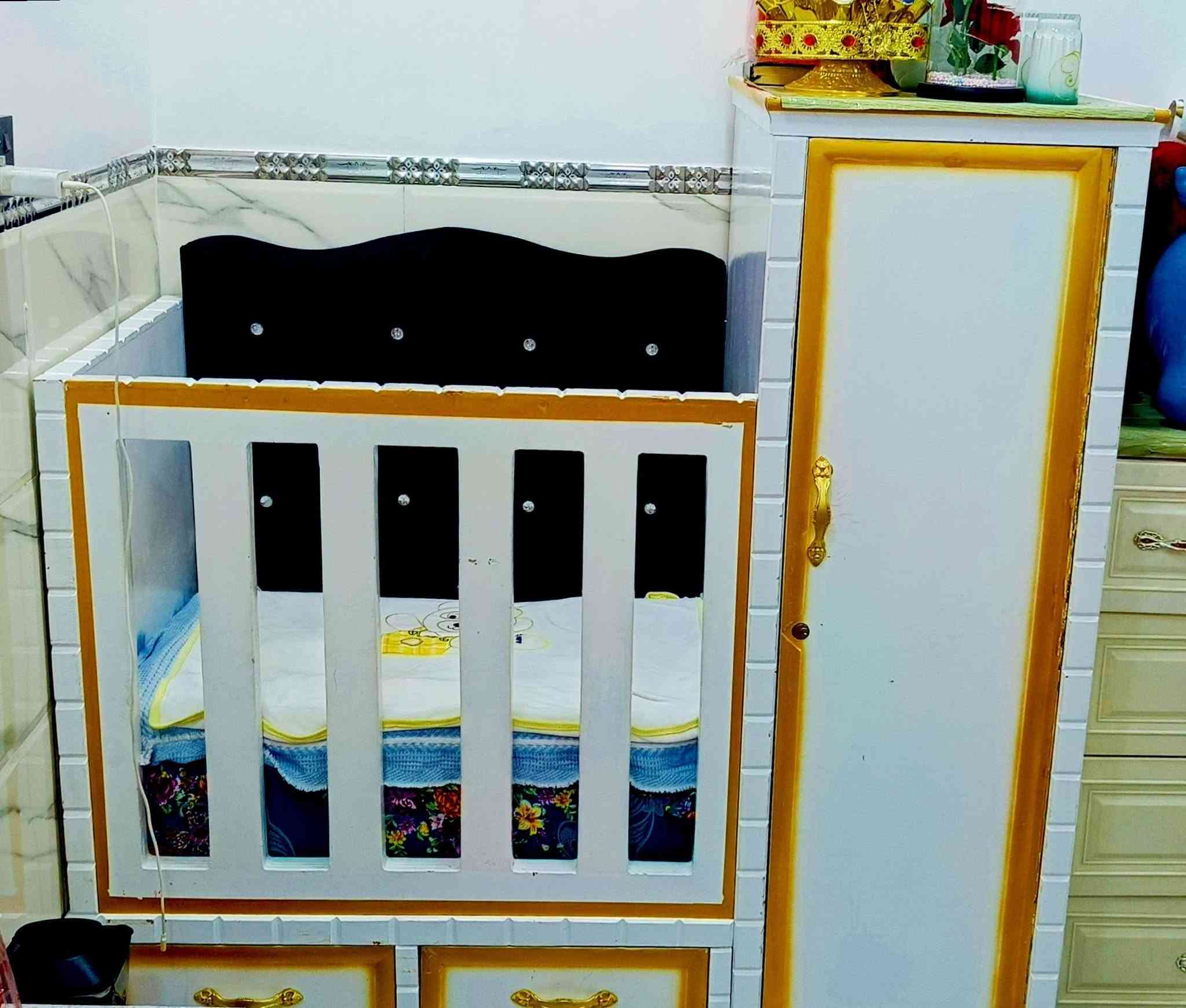 السلام عليكم غراض للبيع بسعر مناسب الجرباية تفصال عراقي نضيفة حيل بيها باب كنتور وبيها مجرات لأحتياجات الطفل وعربانة اطفال نضيفة مامستعملة الشراي يراسلني واتساب ***********

