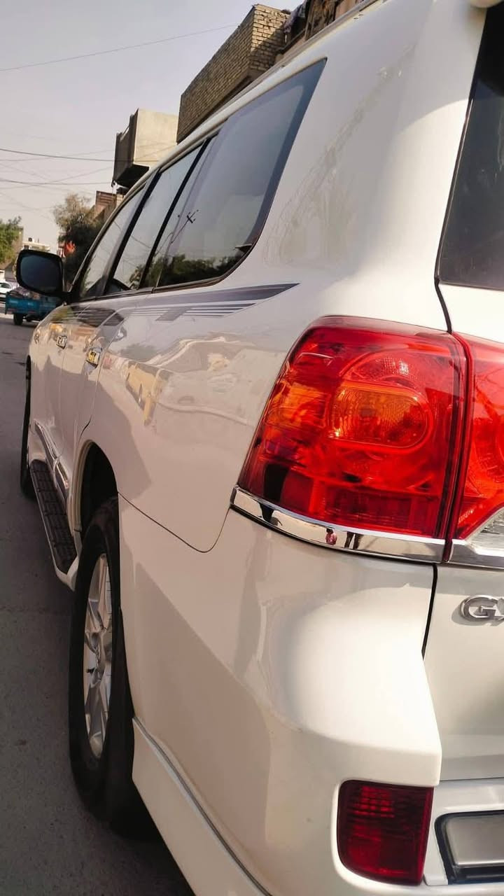 سلام عليكم
لاندكروز موديل 14

سوناره موجوده

ماشيه 140 كيلو

فئه فطيم 

مكانه بغداد

ورقه بغداد باسم صاحبه 

سعره 400  وبيه مجال ان شاءالله 

***********
