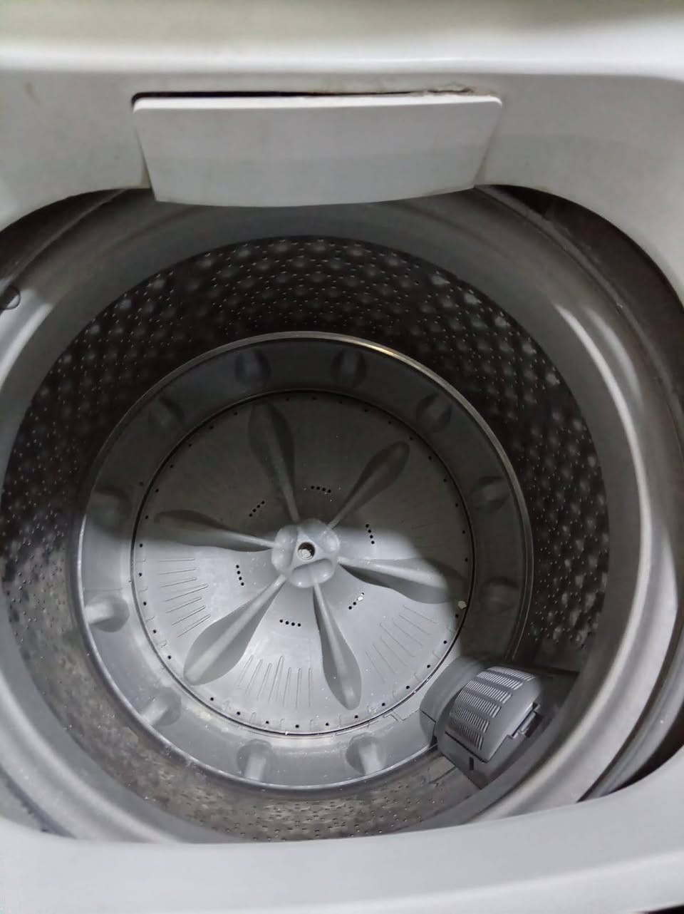 السلام عليكم 
غساله اوتوماتيك الحافظ 11 كيلو كلش نظيفه استخدام قليل السعر 250 الف وبيها مجال لشراي المكان شهداء البياع بشارع مدرسه الصقور الاهليه هاتف *********** وبي واتساب
