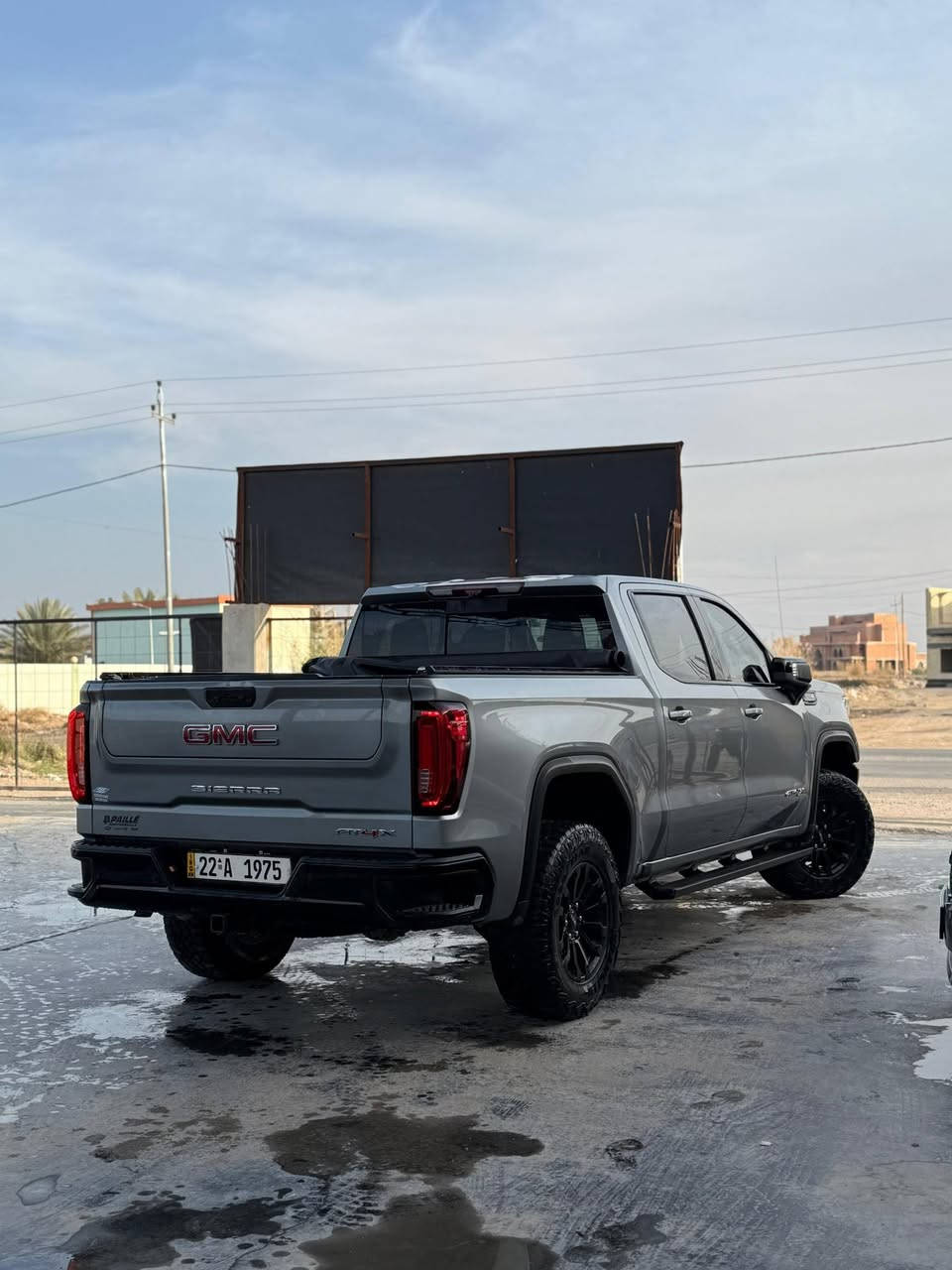 السلام عليكم
اخون جمسي سييرا  للبيع
AT4X  8v
موديل ٢٣ 
ماشيه 55km
اعلى فئه بالجمسي 
بدي قصير باب طويل
درج خلفي 
سماعات باب خلفي ومسجل ومنافذ aux
USB
داخل جلد بقلاوه
تطريز دنلي كشنات
تدفئه وتبريد مقاعد وستيرن
شاشه جبيره
كير طرح 
نضام صوت Boss
سقف كنتاره
فتحه سقف 
جامه خلفيه كهرباء
كشنات مساج سايق وسكن 
كشنات كهرباء 
ثلاث وضعيات قياده 
نضام سحب قطر 
4x4
نضام دفع خفيف وثقيل 
ماكو مواصفات ب الامريكي مابيها اعله فئه 
بدون حادث وصبغ وبارد ورصعه وتكحيل 
السياره بحاله الوكاله حتى الاطارات مال الشركه 
باقيه بوضع الشركه من كلشي مكفوله 
بيها كتاب تضليل 80%
السعر المطلوب 545$
ملاحضه الرقم ابدله مو نفسه 
مكان السياره الفلوجه 
اي استفسار 
***********
