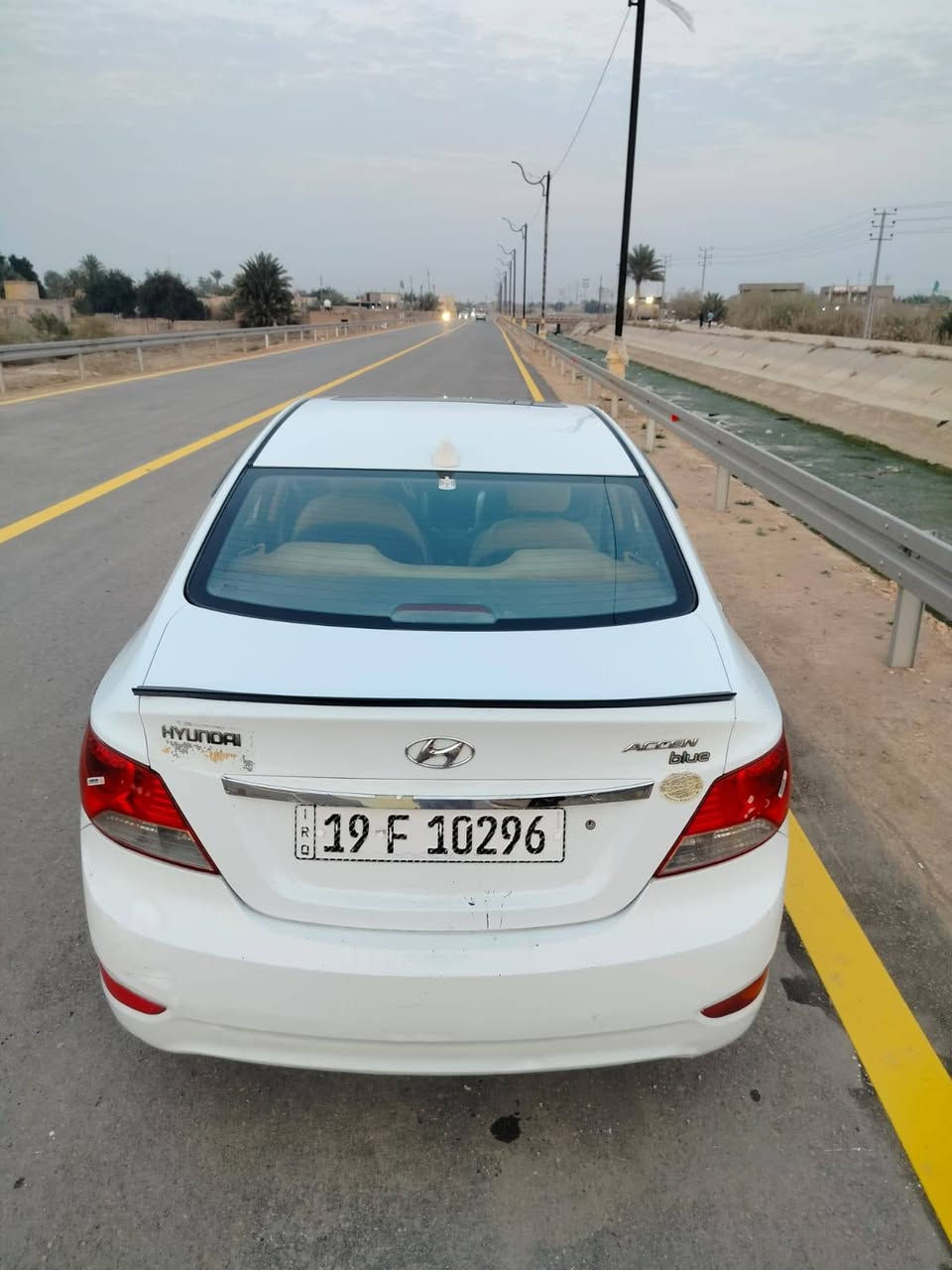 السلام عليكم
اكسنت موديل 2012 مكينه 1600
تحكم ستيرن جهتين فتحه كشنات جلد اشاير بالمري تخم تاير حداديه جديدة شاشة تبريد تدفئة شغالة بيها قطعتين تبديل جاملغ الأمامي جهة اليسرى وباب الإمامي جهة اليمين 
سيارة جاهزة وحلوه
السعر 93$وبيها مجال
العنوان النجف الاشرف للاستفسار الاتصال على الرقم ***********
