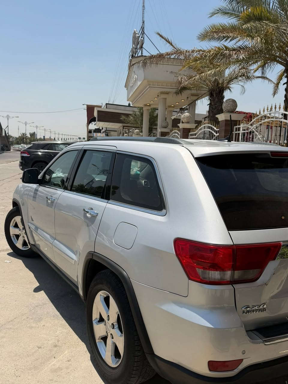 موديل ٢٠١٢ 
سياره جاهزه 
محرك ٥٧٠٠ 
السعر ١٣٠  بيها مجال بسيط 
***********
