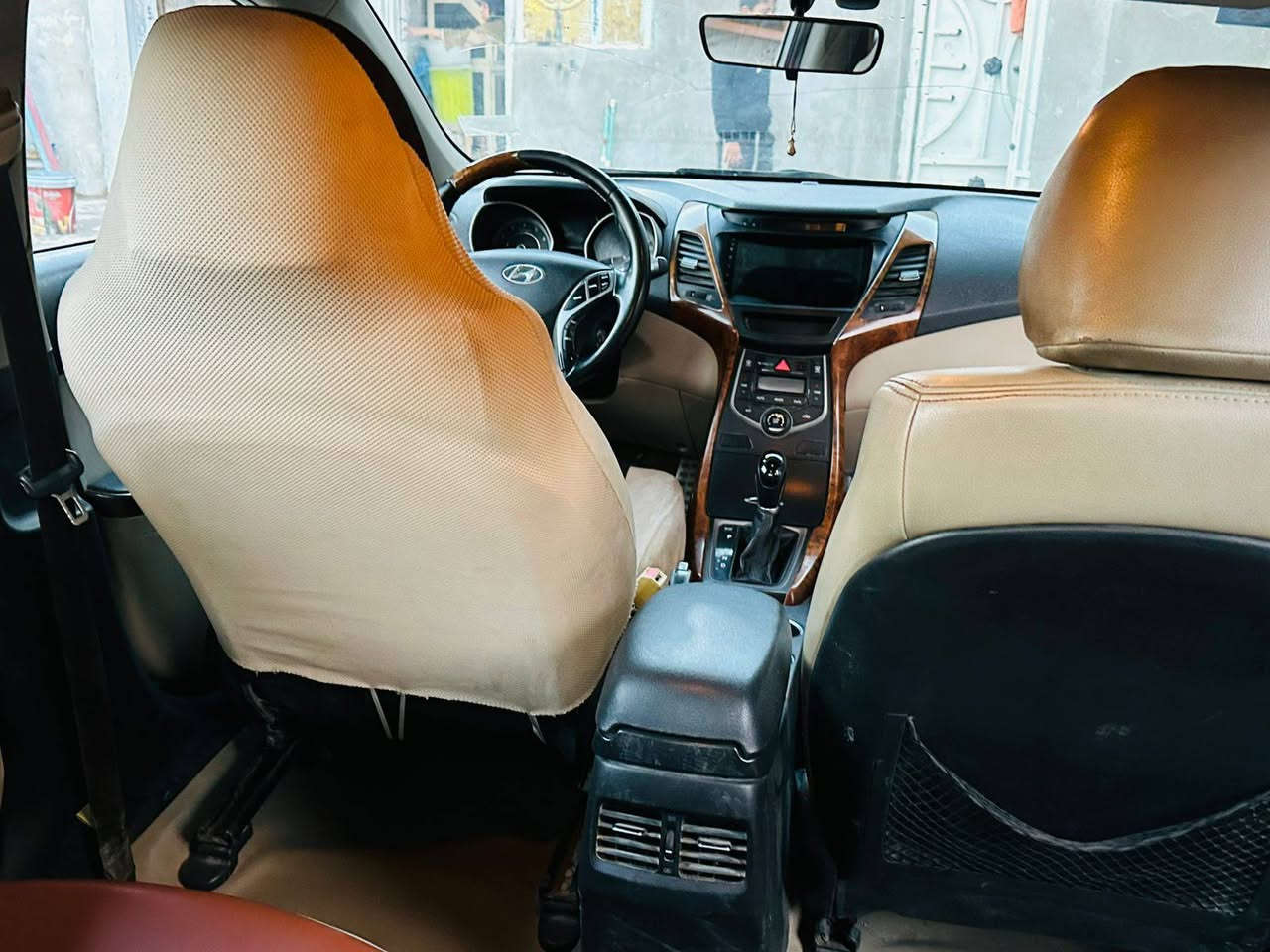 سلام عليكم انترا خليجي فول مواصفات 2015 مكينه 1800 ماشيه 170 الف رقم بصرة باسمي سعر 115 (***********)
