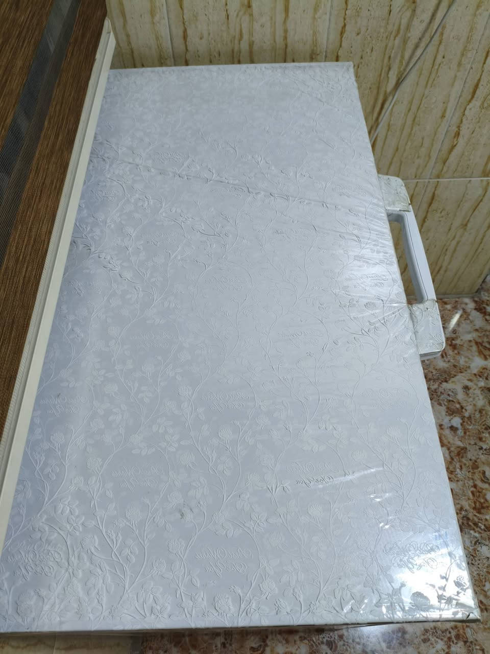 مجمده للبيع 14 قدم جديد مستعمل شهرين السعر 280  بي مجال العنوان موصل حي النور رقم الهاتف ***********
