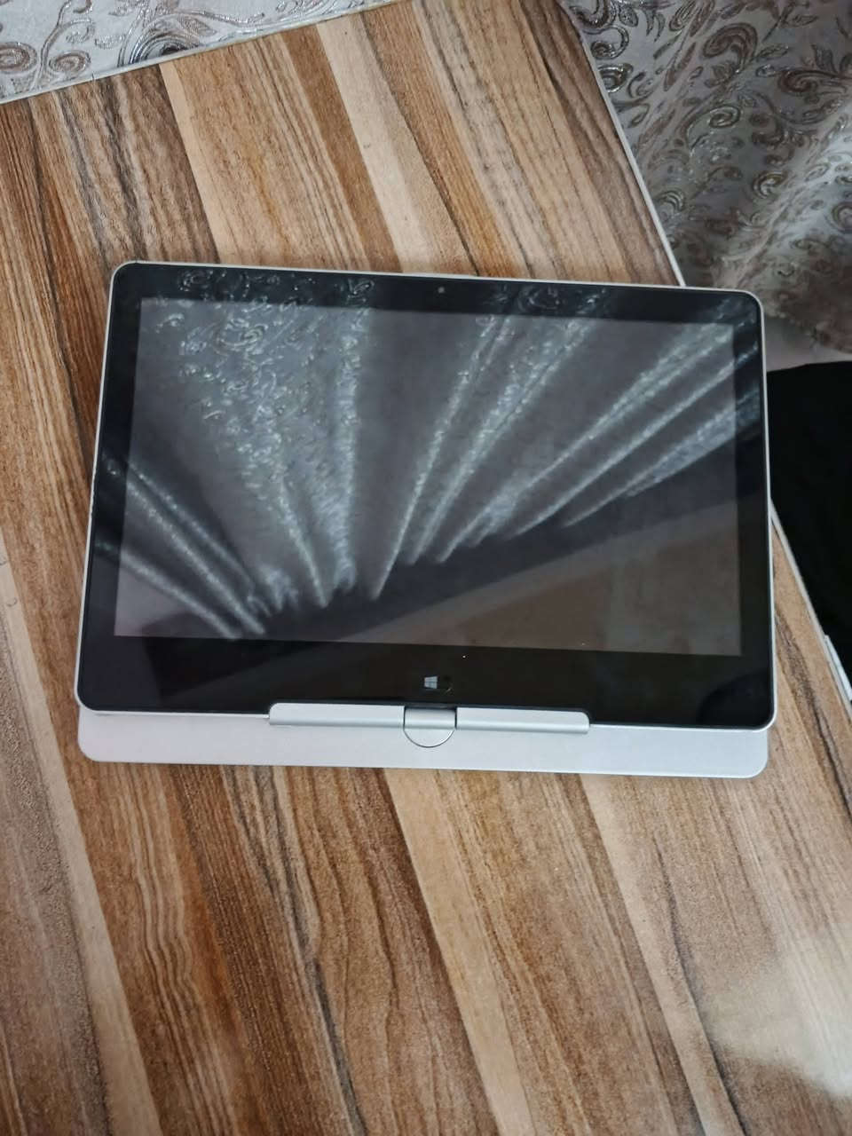 سلام عليكم حاسبه hp يتمل على نظام الايباد كذلك
والسعر ٢٥٠ وبي مجال للطيبين 
مكاني بغداد
الرقم ***********
يوجد واتساب
