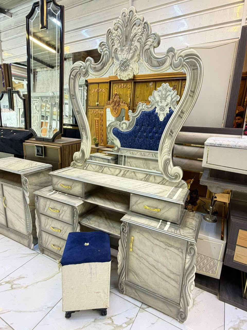 🦋يجمال هلغرفه تحفه فنيه ونضافه فوووول زلغه مابيها مرتبه ويا التوصيل والشد واصل كل  منأطق بغداد الاستفسار واتساب ***********
