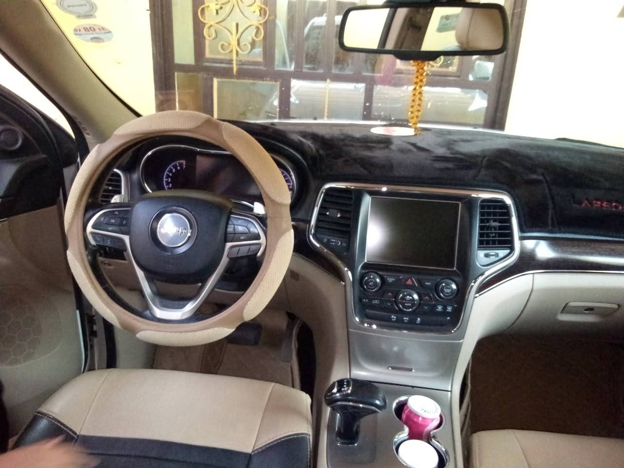 جيب گراند شيروكي V6، 3600 , 4x4

موديل 2014 اربيل شمالي

لمتدد فووول

سيارة مكفولة كفالة عامة ( خليجية ) 

فول مواصفات 1/1 

المواصفات :- 

بانوراما طكتين سلايت.

كشنات كهرباء 

كشنات الامامية كهربائية + تدفئة تبريد 

شاشة 8 انج

كامره خلفيه تحذيريه 

داخل جلد 
داخل بيجي
مري شفط 

مري حراري 

اشارة بالمري 
دبل كزوز
بردات مظلله

حساسات امامية خلفية 

شاشه امامية رئيسيه) 

تشغيل عن بعد ، اطفاء عن بعد 

صندوق كهرباء 

تخم تاير جديد ( دانلوب ) حجم 20 

دخول ذكي 

3 وضعيات للقيادة :-

نضام Sport

نضام Eco

نضام Normal

المصابيح الامامية متفاعلة مع LED نهاري

بخاخ ماء لتنضيف المصابيح الامامية 

نضام خاص للطرق الوعرة 

نضام صعود الجبال 

تدفئة ستيرن

نظام ايكو اقتصادي
وبعد بيها اهواي مواصفات اللمتدد
وضع الفرامل الخلفية الالكترونية ( توقف ذاتي عند الرجوع ) 

جنطة اسعافات اولية (  ) مكاني صلاح الدين.. تكريت. 

للاستفسار الاتصال علئ***********)…..
