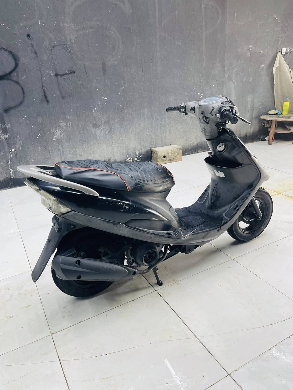 سعرها 650  وبيها مجال
ماكس عدلة 2006 شلعة ومعدل بلاد 
مكينة مفتوحة على البلاد  فقط ولفات اصلية وشرط الفحص وين ما يعجبك تفحص افحص وخرسة الدراجة 
وكلها مختمة منطول الطول اي شي بل دراجة مختم وختم واحد وبي المكينة 
كله شغاله اي نقص ما بيها 
سلف كهربائيات منطول الطول كلهن شغالات 
دراجة حلوه ونضيفة فقط المكينة مفتوحة وفتح وكالة وخرسة المكينة 
العنوان/العمارة/ الماجدية 
اتصل : ***********
