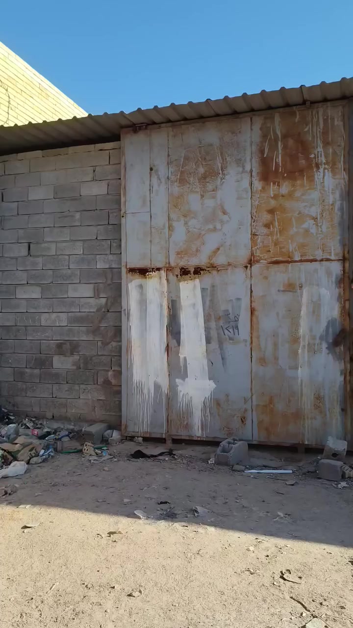 سلام عليكم  جملون البيع  المساحه  250 متر بشارع علكم بشارع حاتم الخير نهايت المقرنص يصلح مخزن او قطعه ارض ***********
