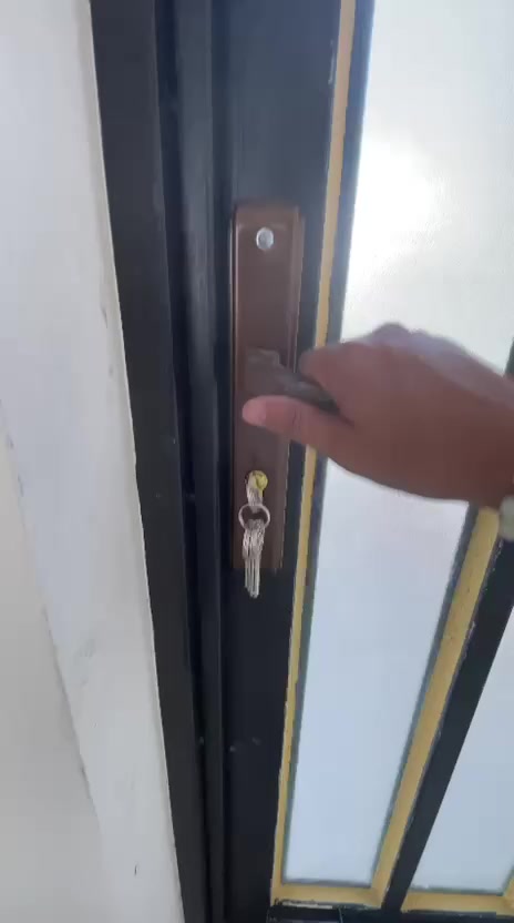 بناء فول درجه أولى بوب قاصه شبابيج المنيوم
عرض الشارع ١٥

مساحت الدار ٧٧متر

الواجها ٤ إلى والنزال ٢٠

زيرو تسليم مفتاح موقع ممتاز

يصلح سكن واستثمار ويتئجر ٦٥٠

يحتوي

على كراج خدمات خارجيه وهول ومطبخ ومنور وخدمات وغرفت نوم اضافتن خدمات وبلكونه الطابق الثاني غرفتين

+بيتونه وصطحين

علمن السعر ٢١٠ وقابل للتفاوض 

للستفسار الاتصال على الرقم ***********
