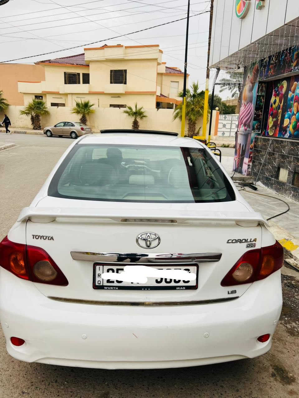 سلام عليكم ورحمة
كورلا موديل 2009 
خليجي حجم محرك 18 
الون ابيض 
مواصفات GL 
رقم دولي بسمي هزه ورقم جديد 
حته رقم لوحات مميز 
مواصفات فول سلايت فتحه 
داخل صاج 
تحكم ستيرن تبريد لمس 
حساسات خلفيه 
فول مواصفات 
ويل كروم 
سياره جديده كسر كارتون جديده مال بيت جاهزه من كلشي 
صدر خلفي امامي جديد 
تواير جدد 
سياره بدون ضرر 
بيه بارد شبر باب نفر 
مكان سياره صلاح الدين شرقاط 
***********
