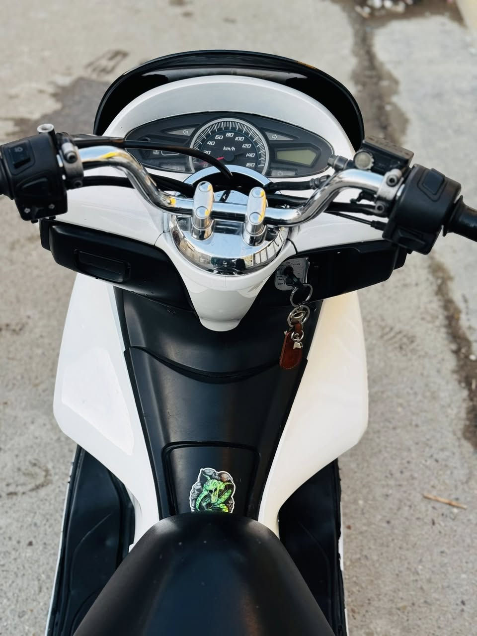 السلام عليكم .
للبيع دراجه بيسي اكس HONDA PCX 
الجيل الأول  gf ياباني 
الدراجه 125 مواصفات 150
حساس ازدحام +حساس استان كله شغال كهربائيات كلها شغالة دراجة كاملة مكملة مابيها كل نقص بيها مسجل سستم بالصندوك
(السعرمليون و450) 
مكاني بغداد حسينية الراشدية رقم ***********
