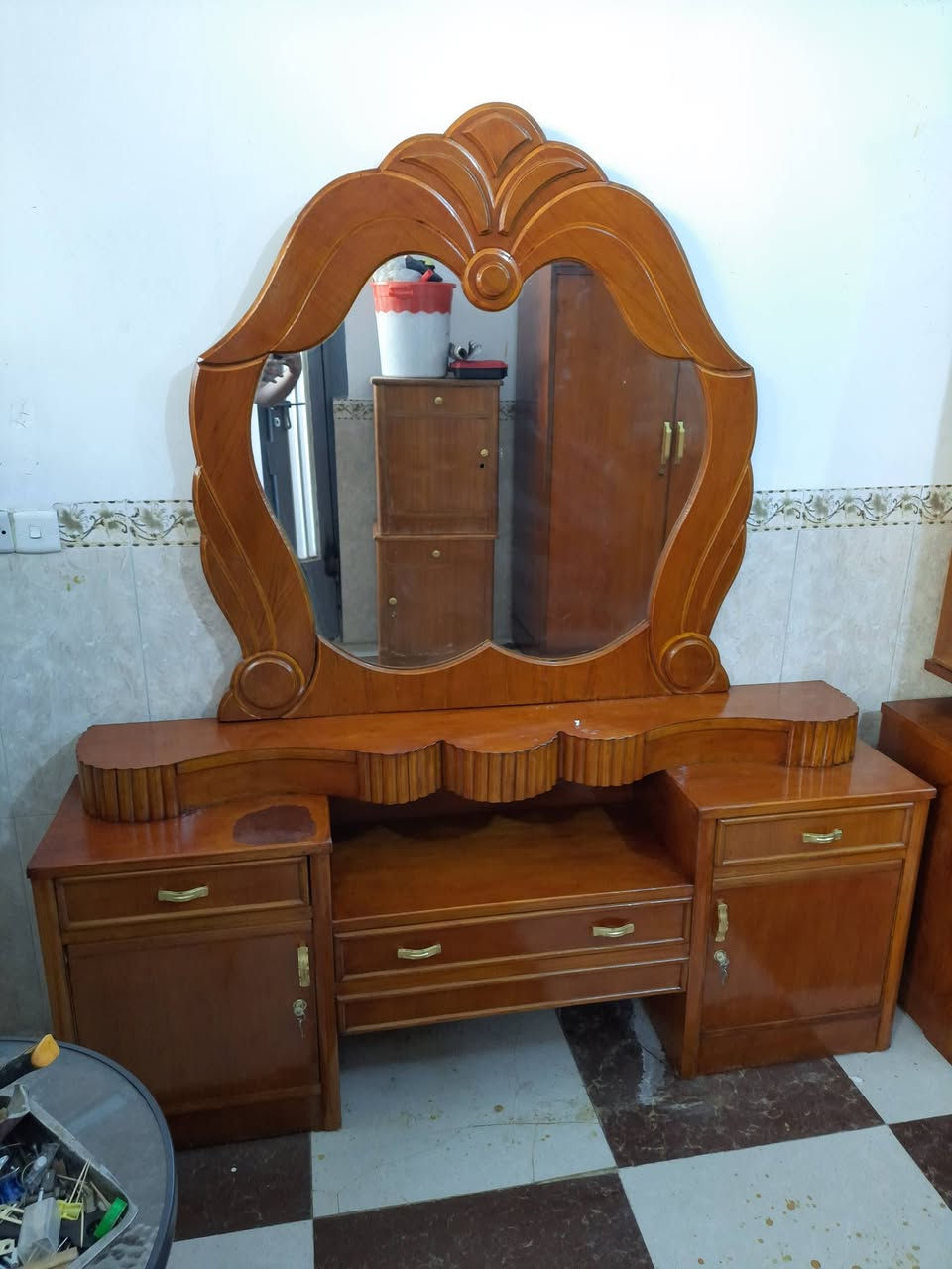 السلام عليكم غرفه صاج فول نظافة وهاي كدامك ...بيه فقط ضرب بميز مرايا ومصلح ومخلي عليه اشارة شوفه ...وغيرة اي ضرر مابيه العنوان كربلاء حي المجتبى *********** السعر ٦٠٠
