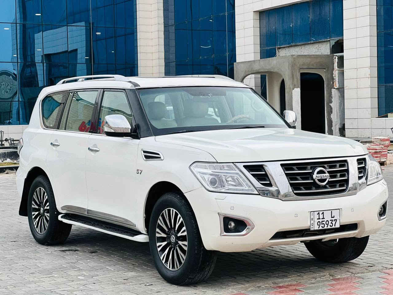 سلام عليكم نيسان بترول موديل 2010 خليجي فول موصفات السعر 173 وبي مجال جمالغ صبغ فقط والباقي مكفول  مكينه 8 سلندر سبعه راكب 3 قطع تبريد كشنات تدفئه تبريد فو ويل 4 وضعيات قياده زراق لايت كامره خلفيه واماميه داخل بيجي جلد ستيرن كهرباء صندوك كهربائي فتحه سقف ثلاجه هوك سحب كشنات كهربائي حساسات امامي خلفي اشاير بلمري فول موصفات مكينه وكير كفاله تخم تاير جديد حداديه سنوبه لـ30 رقم بغداد دولي تحويل مباشر بسمي العنوان كربلاء للستفسار ***********
