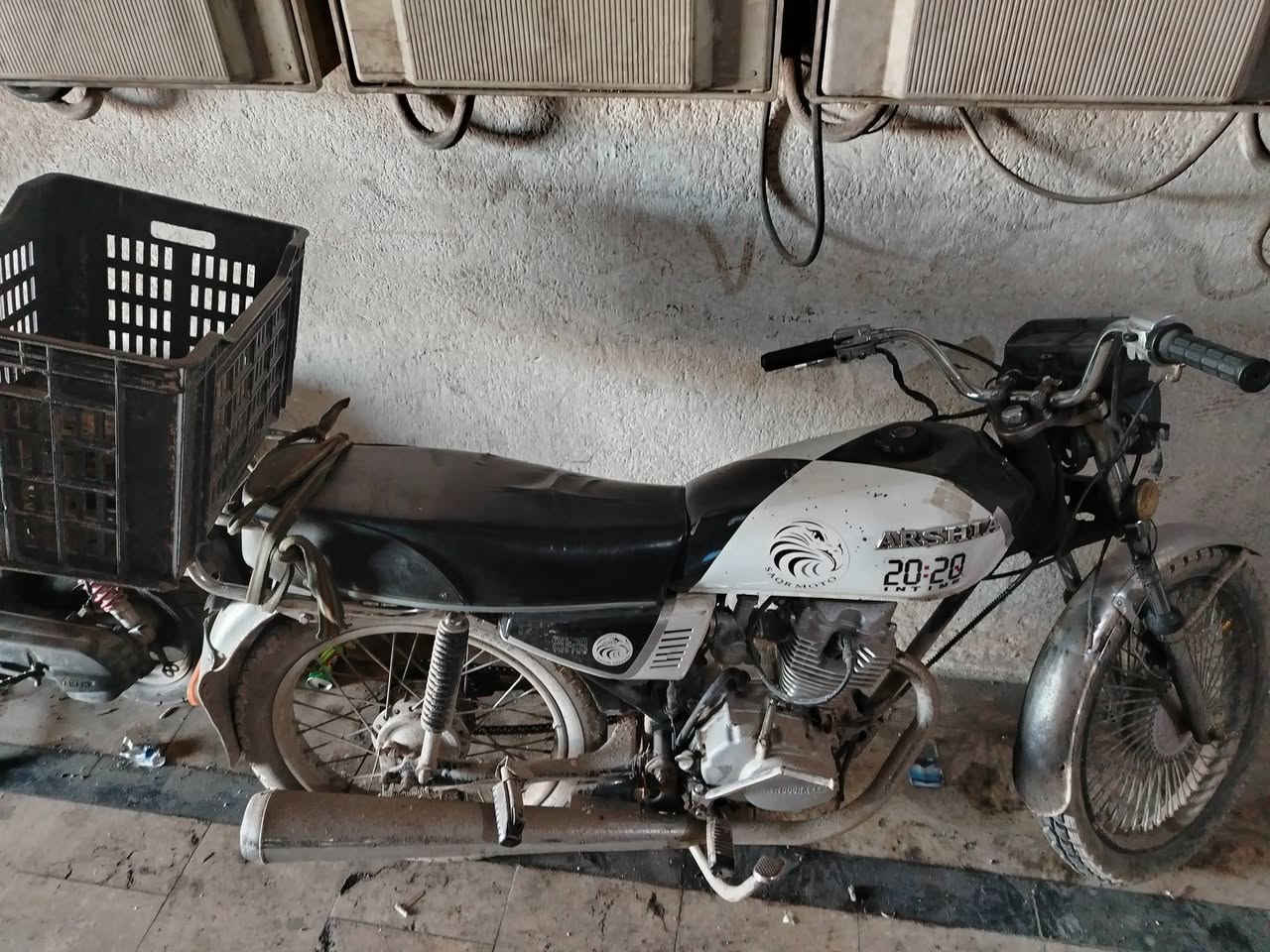 سلام عليكم شباب دراجه ٤كير مكينه كلش نضيفه وتاريهاا حلو كابرتر اصلي تيرات جدد مال كراب ولله صار سنه عندي موديتهاا تصليح بس يرادلهاا ترتيب شويه سعرهاا قفل ٢٥٠ مكاني بالقاهره قرب جوازات ***********
