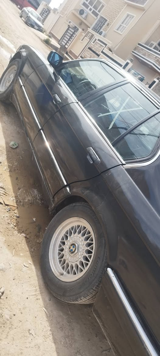 السلام عليكم ورحمه الله وبركاته 
شباب السياره للبيع 
رقم صلاح الدين تحويل ثاني يوم 
سياره جاهزه من كلشي بس يعوزها بوليش 
حجم 730 اصل وفصل 
مكينه 8 اصل 30
كير اوتو صاروخ 
تحكم سرعه 
عالي وبلاجكتور ابيض ثلجي
تايرات تخم مع سبير جديد
منظومه تبريد كاملا جديد بريفه يعني الصيف يطلع وبر
اقتصاديه بالبانزين تفويلا كاملا 90 لتر 
تطلع بيها 900 ك م
بكات شغاله 
منظومه كامره وشاشه ومضخم صوت مرعب 
شلعه ومعدل ونشاط تشك الكاع 
كشنات جلد نضيفه بشكل اذا بيها شخط اخذلك بمكانها غرفه جديده
اخوان السياره جاهزه لكن معمره وشوف العين يبري الذمه تجي تشوف وتكلب وتجيب فيتر وياك وتفحص وتقتنع وشايف الخير 
السعر {{52}}  
عنوان تكريت 
***********
احمد ابو شهاب
