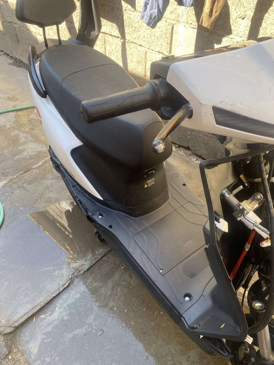 السلام عليكم دارجه شحن RN من شركه ياديه الداجه جديده امعنه الكلمه بس ندعمت  وتكسرن كفراتها الاماميه الايت موجود كلشي ما بي طالعه من الشركه يوم ١٥ بشهر ال١ مصارلها هواي السعر ٥٥٠ وبيها مجال دراجه جديده مكاني بغداد الدوره ***********
