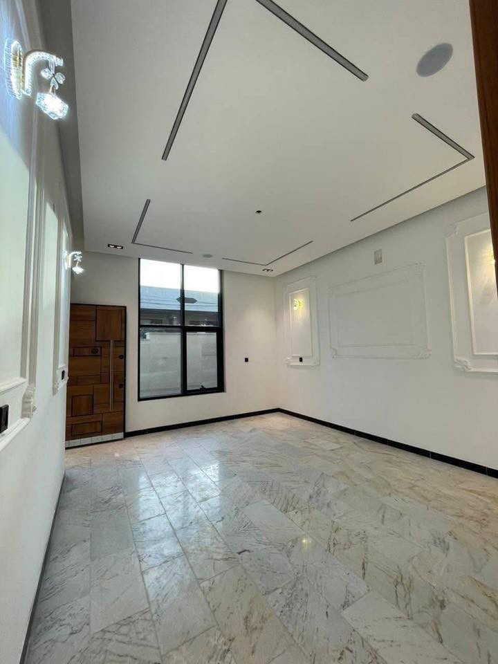 ١٧٠متر بالسيدية للبيع او للمراوس مربع تصنيع 
الواجه ٨ درجه امتياز اكثر من اولى ٦غرف ٥حمامات  
***********
