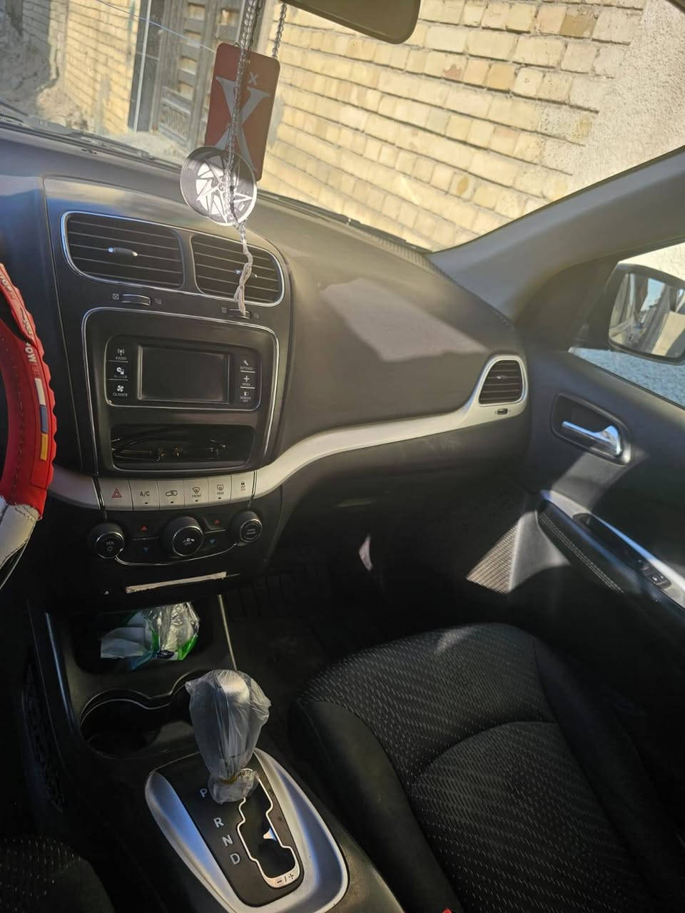 دوج جورني موديل ٢٠١٨ لون اسود محرك ٢٤٠٠ ثلاثة قطع تبريد رقم نجف مشروع وطني مكان السيارة في بغداد  للإستفسار  *********** السعر. ١٥٠ ورقة وبيها مجال بسيط  ..
