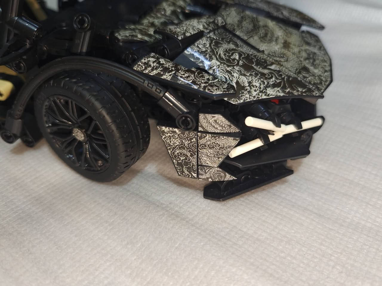 السلام عليكم التحفة النادرة ليكو نسخة cyberpunk Lamborghini حجم كبير بهذا الشكل 1300 قطعة 8 ايام تجميع طول 35 سم بس اكو قطعه بيها مفقودة الانبوب الطويل الي عاليمين اول مجبتها تباع مزاد اعلى سعر اخوان 
***********
