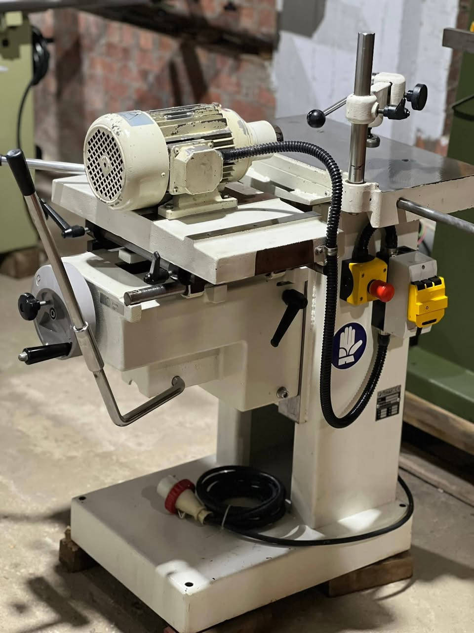 منقار متحرك ايطالي شرط الضمان اي عيب ما ابي شراي يخابر ويدلل ***********
