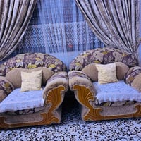 تخم كام 10 مقاعد مع الكوشات والمفارش للبيع مستعجله ع بيعته نظيف وكبير ...