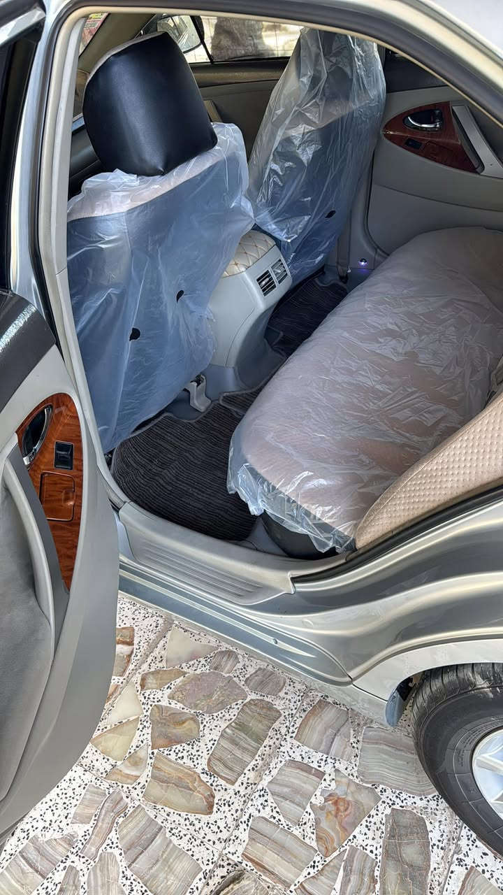 السلام عليكم 
للبيع
اليريد جديد ومكفول كتلوك الشركه بعده بيها 
تيوتا كامري 2010 خليجي كفاله عامه 
كير ومكينة بجيس بشرط 
كهربائيات بشرط
صدر امامي خلفي جديد 
تخم تاير جديد سبير جديد 
مواصفات GLX معروفه
فتحه سقف
برده خلفيه كهرباء 
اناره داخليه اضواء ترحيب 
كشن كهرباء 
تحكم ستيرن 
مثبت سرعه 
شاشه وكامرا خلفيه 
تبريد قطعتين ثلج 
حساسات امامي وخلفي 
السياره رقم بغداد دولي مشروع وطني باسمي تحويل ثاني يوم 
مكان السياره واسط الكوت مركز المدينه 
للاستفسار ***********
