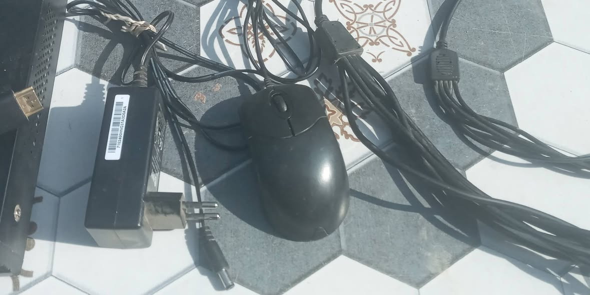 بسبب الوعود أعيد النشر 
كامرات دهوئ الااصلي سستم كامل ملحقات 
8كامرات هاد ابو الف مع كيبل فيشه ٣٠٠متر 
السعر ٣٢٥ 
عنوان مشخاب 
***********
