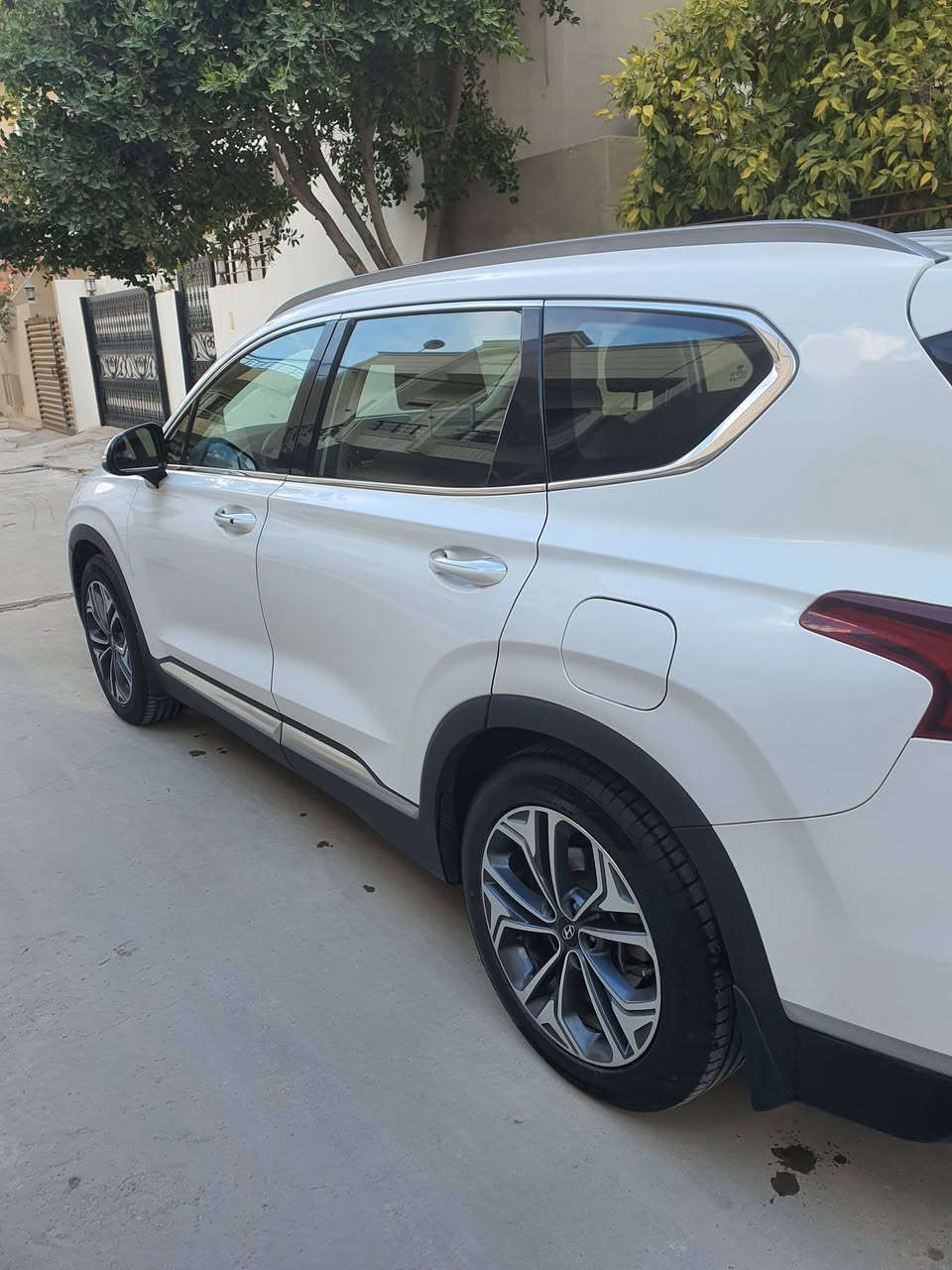 سلام عليكم سنتافي 2019 خليجي
محرك سته سلندر 3.5 المرغوب 
مواصفات معروفه 
بيها شويه صبغ بل قبغ جنطه بدون دواخل ابد
ماشي 137 الف كيلو
مكان سيارة كركوك 
رقم  ***********
