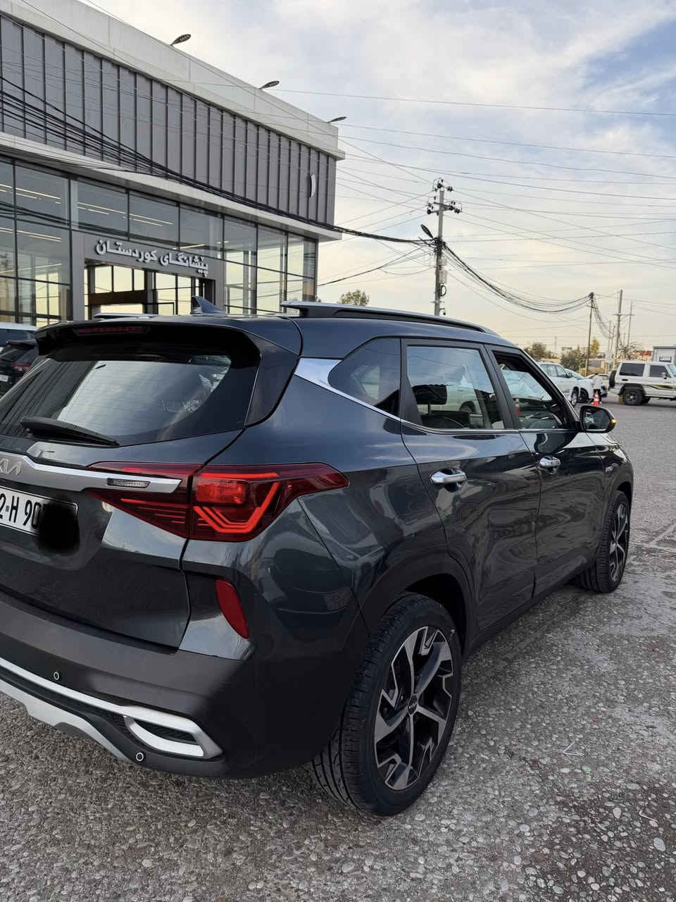 السلام عليكم كيا سلتوز موديل ٢٠٢٢ وارد كندي 4x4حادث شبر بارد بس بلعراق صار بيه صبغ قبق الصندوك الرباك طاك السكان والدشبول وراجع سيتم بشرط الفحص رقم السياره اربيل بسمي 
المواصفات 
1 الى 1 
فتحه 
دادشوب 
كشن جلد حار بارد 
بصمه شغال 
لايت لاد
رادار تحديد مسار 
سماعات بوست 
السياره فور ويل 
السياره مابيه نقص لو الف 
مكان السياره اربيل 
السعر ١٥٠ بيه مجال شويه 
رقم الهاتف *********** ***********
