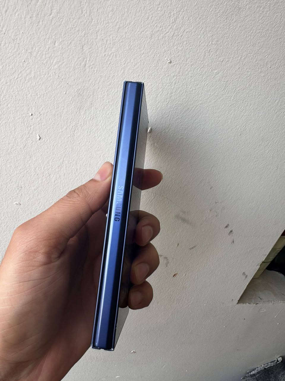 للبيع فولد 6 ذاكرى 512
الجهاز وكاله عين الفهد كامل ملحقات كيبل ممفتوح
الجهاز نضافتة حلوه مال استخدام 
بي ملاحظة صغيره مرات تطلع ومرات متطلع بس لازم اكلك بيها 
جانب الشاشة امامية مرات مرات يطلع خيط ضعيف ابد ممبين الاه تركز بي ومرات يجر سبوع ميطلع يعني شلون اوصفها مثل خيال ويروح 
اكيد راح يكون سعرة مناسب جدا 
بس 750 الف  وجناية يعرفون سعره بيش
الف عافية لليشتري جهاز راقي 
مكاني بغداد قرب جامع النداء 
***********
