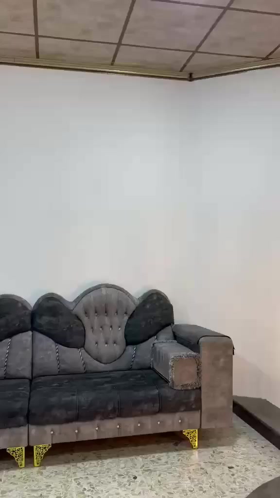 ديوان للبيع نضيف حيل جديد فصال خشب عراقي ثقيل وسعره مناسب 350 الف العنوان حي السكر للاتصال علي الرقم ***********
