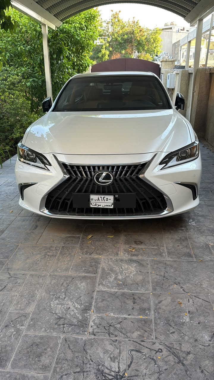 لكسز se 2024 بلاتينيوم ساز السياره زيروه بعدها باسم الشركه مغلفه ppf مكانها الحارثيه السياره تتحول باسم المشتري مباشر من الشركه ***********
