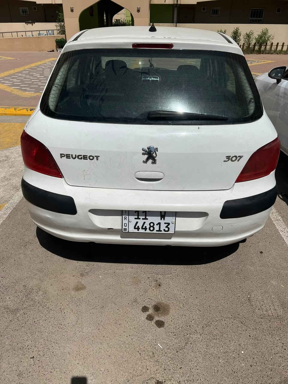 بيجو ٣٠٧
مصبوغه عام جماليه
السياره جاهزه محرك كير تبريد صدر تخم تاير 
موديل ٢٠٠٥ مابيها اي نقص السعر ٥٠ ورقه
السياره بغداد متواجد بسمايا او شارع فلسطين *********** غير متواجد على الفيس
