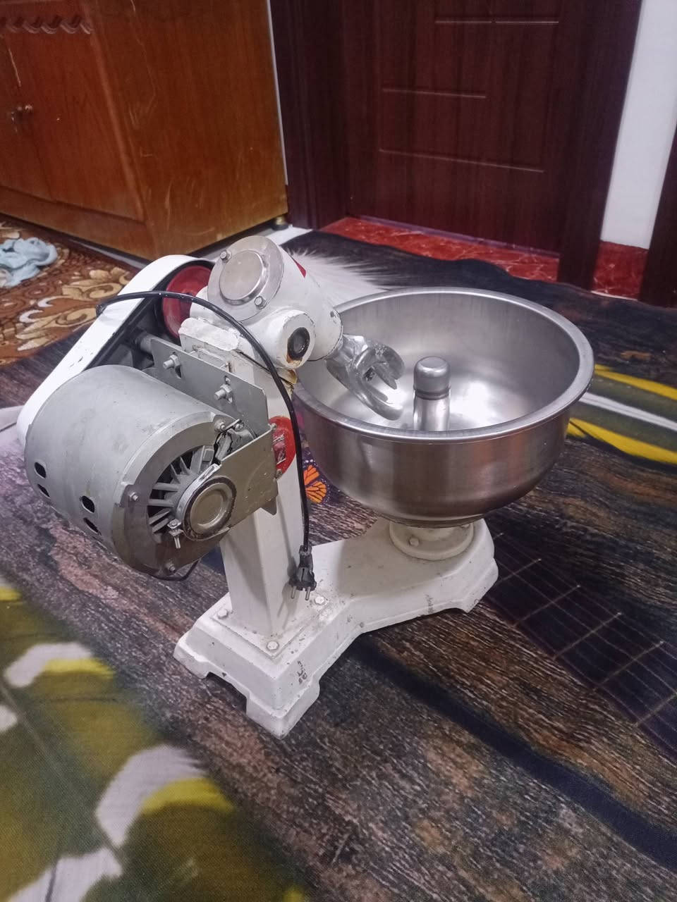 سلام عليكم عجانه البيع مابيهه اي عيب سعر 225وبي مجال قليل الشراي يخابر ***********
