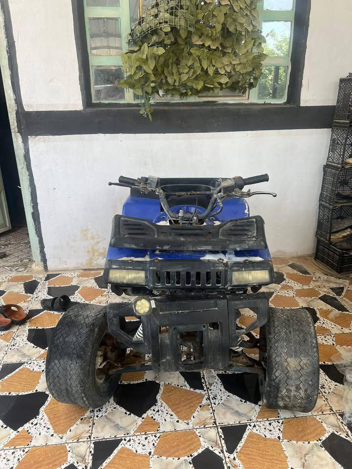 دراجه رباعيه للبيع شغاله كلشي  نقص مابيها فقط المكان ضلوعيه الاستفسار *********** السعر مانسب
