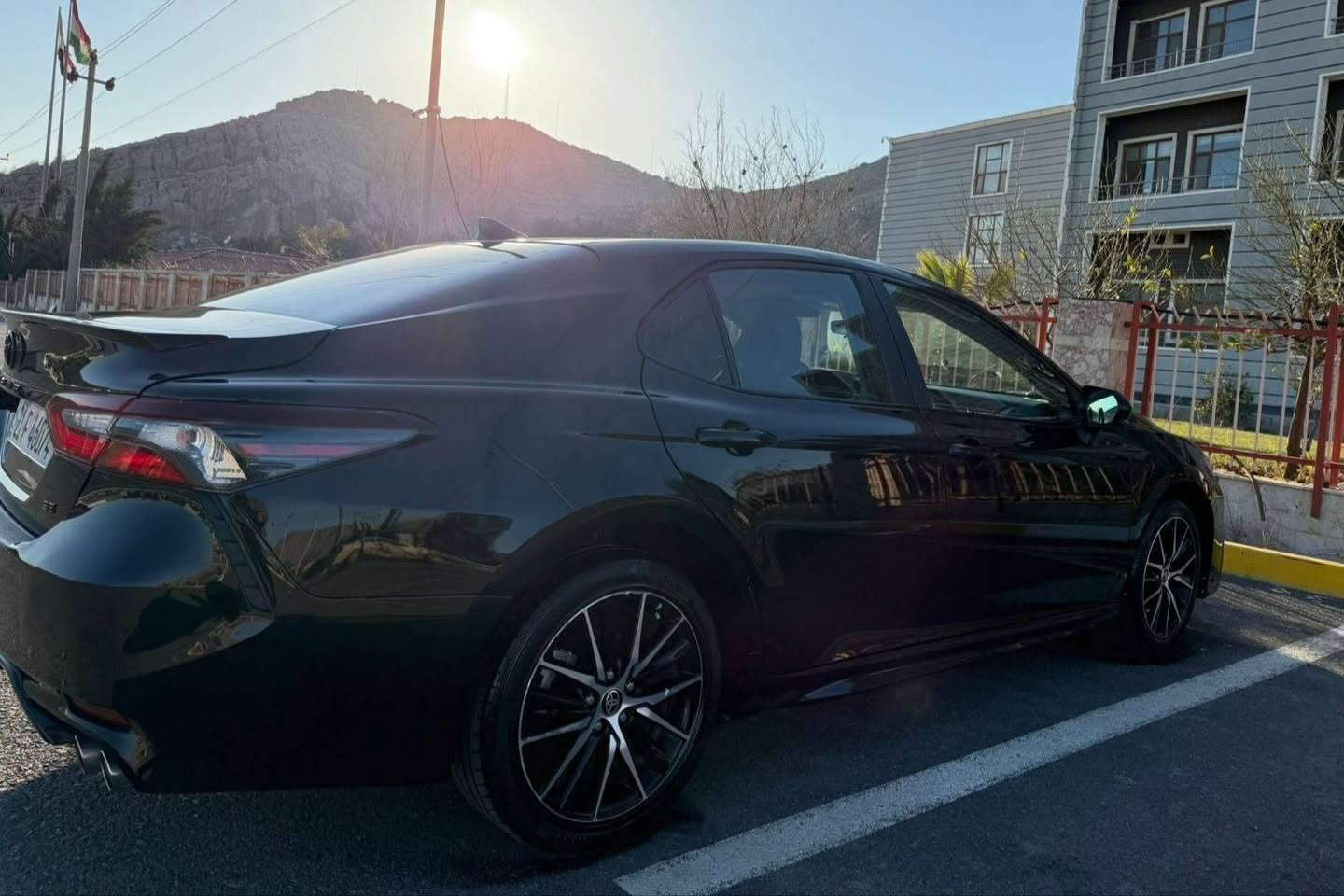 تۆیۆتا کامری 2023 مواسەفات SE
31 هەزار میل ڕۆشتووە 
ڕادارو خەتی جادە 
کوشن کارەبا
گێڕی ئۆتاماتیکو عادی 
پادڵ شفتی سوکان و زۆر مواسەفاتی تر 
سەنەوی و ژینگەی نوێیەو بەشەرتە 
بەس بۆنید بۆیاغە بێ ناو بێ ئێڕباگ 
لەگەڵ ۲ جێ پی دی ئاڕ 

سـعـر : لە کۆمێنت داوابکە ڕاستەوخۆ بۆت دێت 📥 

گێر و مەکیەنەی بەشەرت 
هیچ کێشەیەکی تێدا نییە 

ژمارەی خاوەنەکەی 
***********
وەتسئاپ
