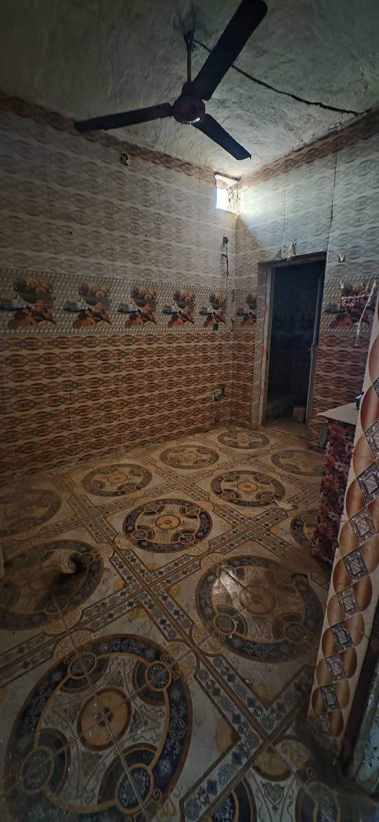 بيت البيع كامل مكان ميسان حي رحمه ثانيه قرب مستشفى البناني واصلتله مجاري وكهربا وتبليط ١٠٠ متر
***********
