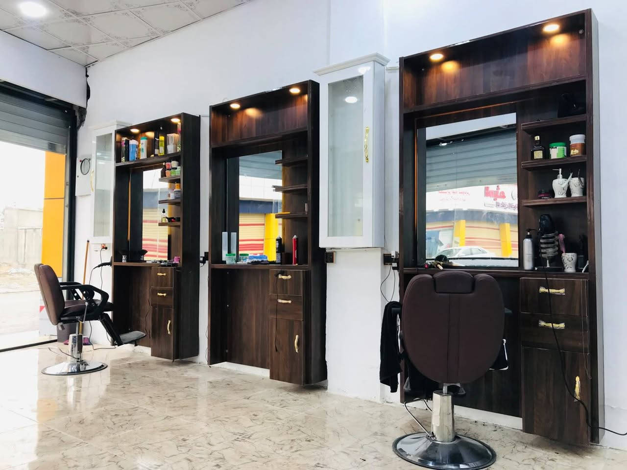 ميز حلاقه. عدد 2. للبيع
سعر الواحد 100. قفل 
المكان. سوق الجديد 
   الهاتف ***********
