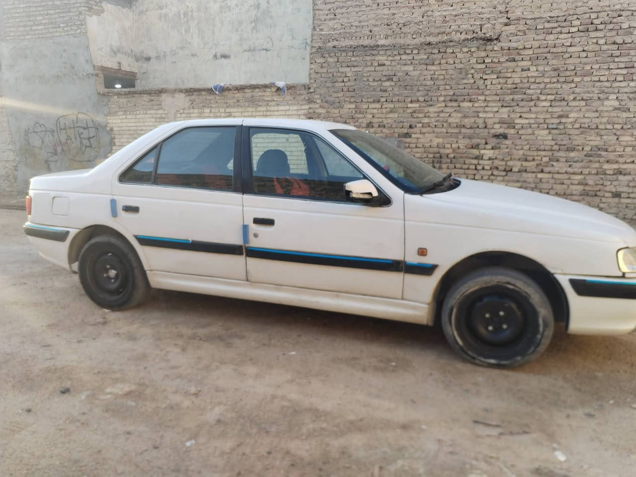 سلام عليكم سياره بيجو بارص للبيع مديل 2013 السياره بيهه البنيد مبدل والتبريد ما يشتغل بيهه خياسات قليله تجي تشوفهه بعينك السياره مكانه النجف الاشرف سعره 25 قفل قفل عليه غرامه 100 ينزل من سعره للاستفسار اكثر *********** واتساب فقط
